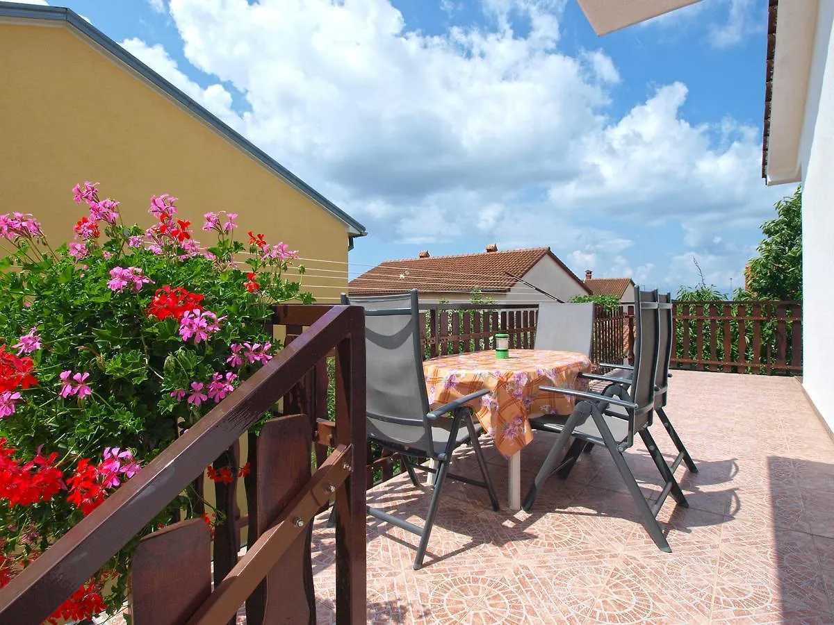 Apartments Mirko 647 Pula 0*,  Croatia
