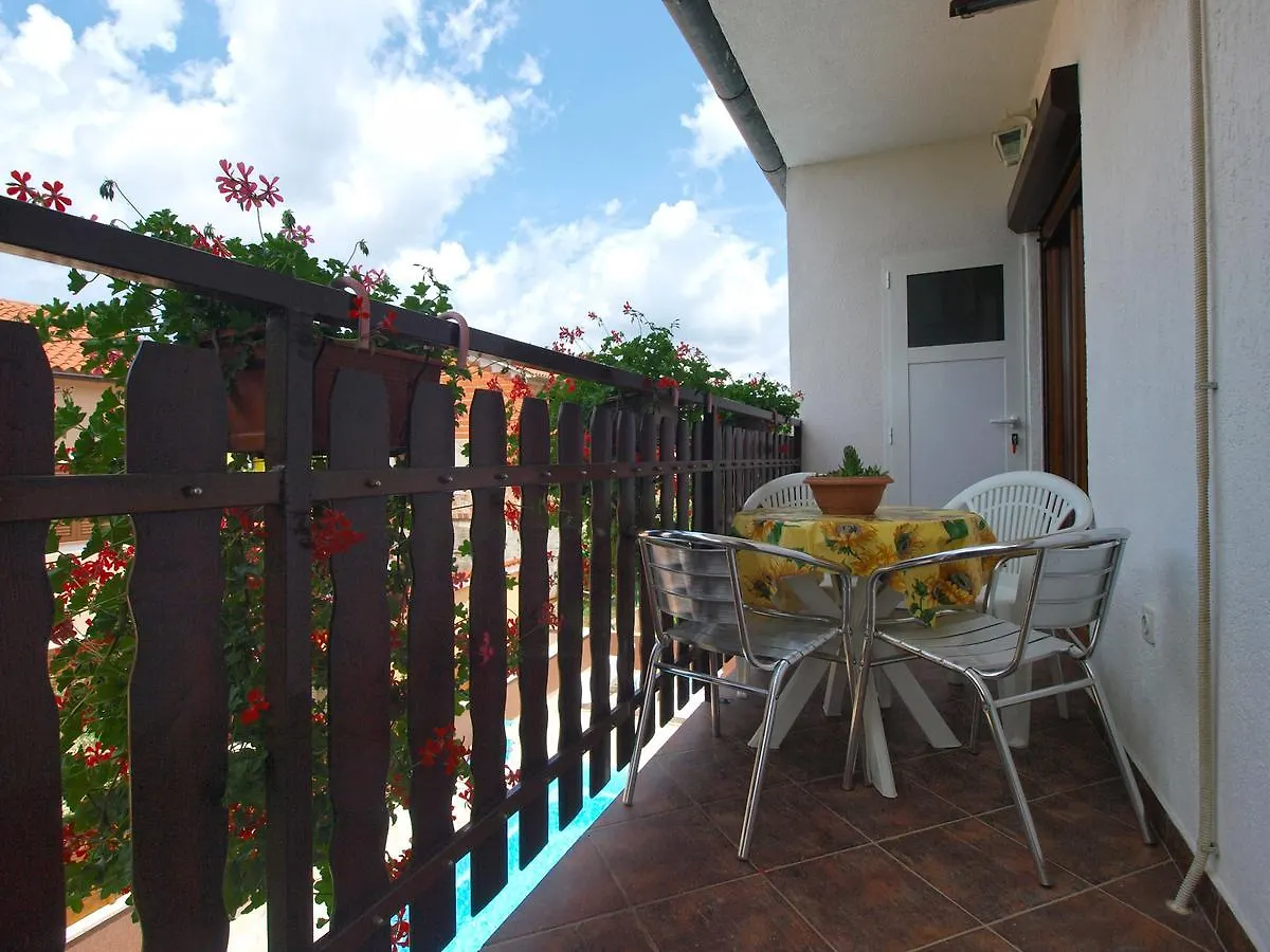 Apartments Mirko 647 Pula Croatia