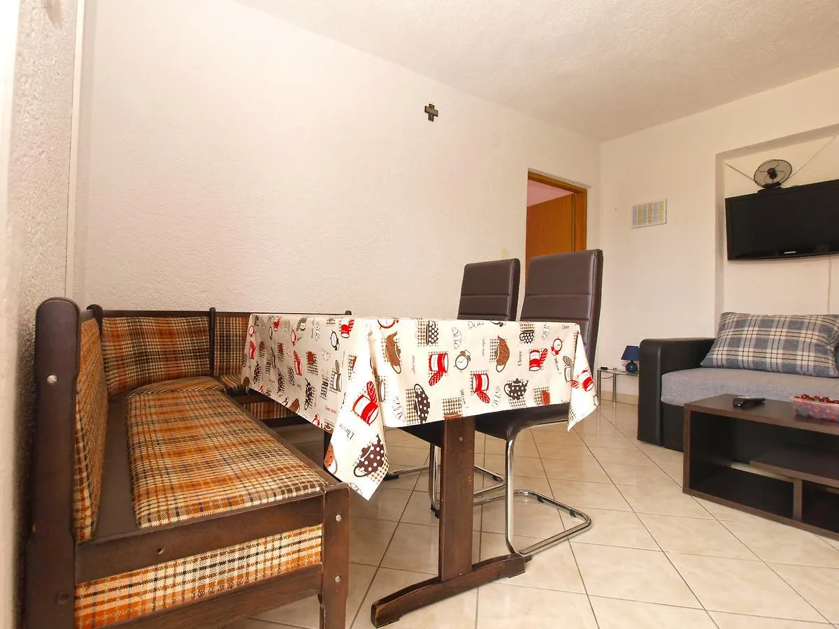 Apartments Mirko 647 Pula 0*,