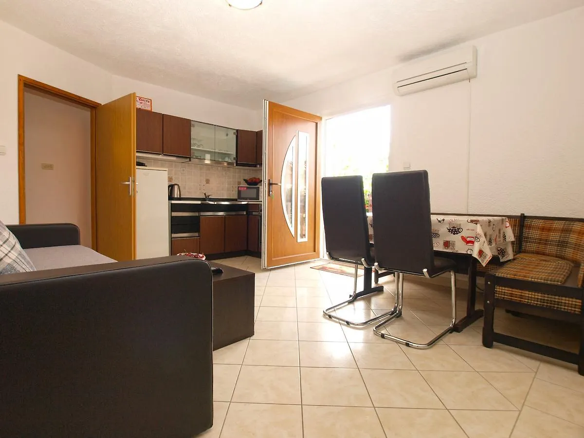 Apartments Mirko 647 Pula Croatia