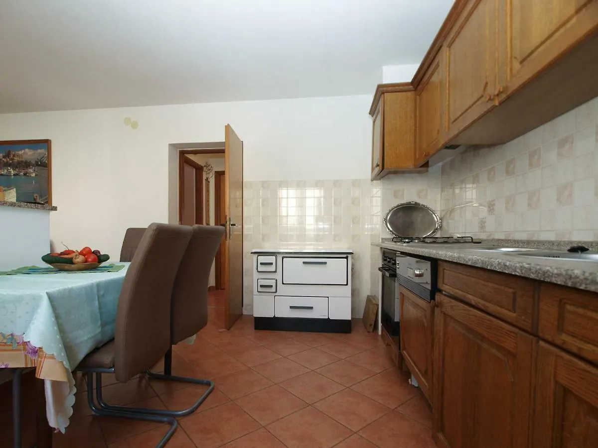 Apartments Mirko 647 Pula 0*,