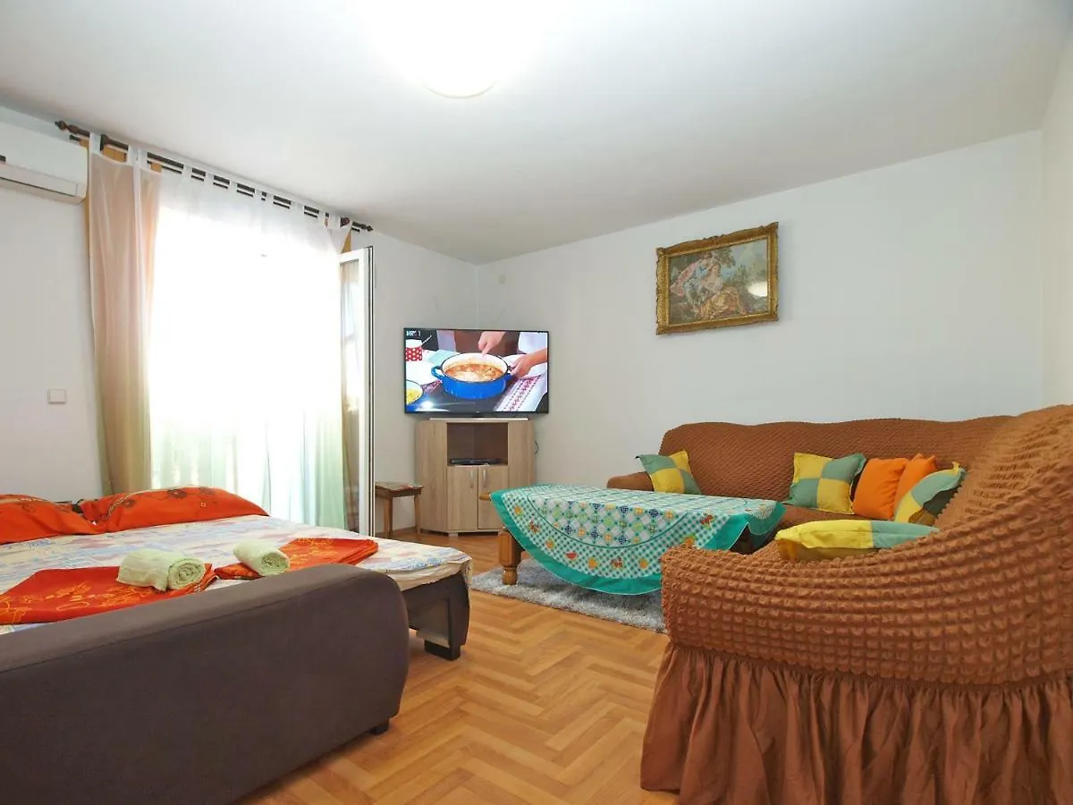 Apartments Mirko 647 Pula