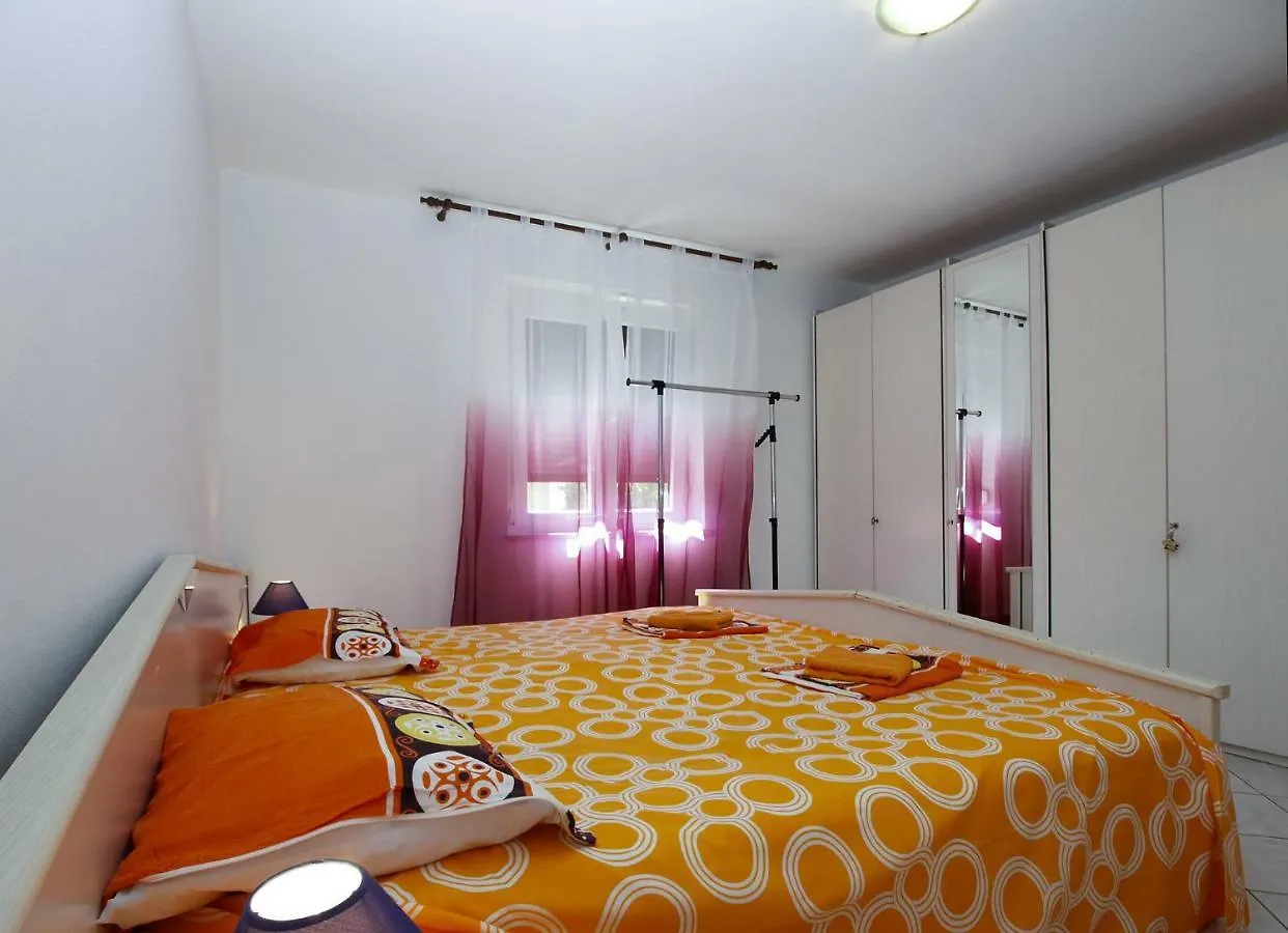 Apartments Mirko 647 Pula